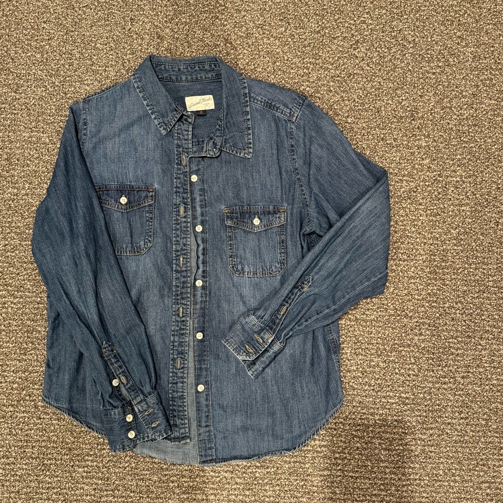 universal thread chambray top